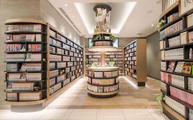 Quintessa Hotel Osaka Shinsaibashi Comic & Books